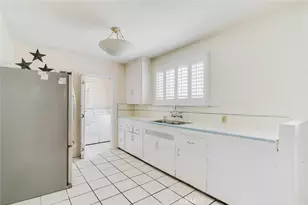 1926 Thoreau St, Los Angeles, CA 90047 - Photo 17
