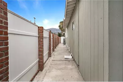 13176 Foothill, Sylmar, CA 91342 - Photo 27