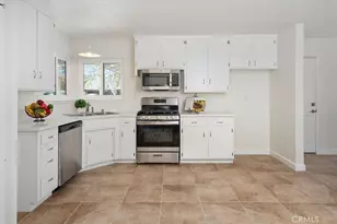 27912 Newbird Dr, Saugus, CA 91350 - Photo 7