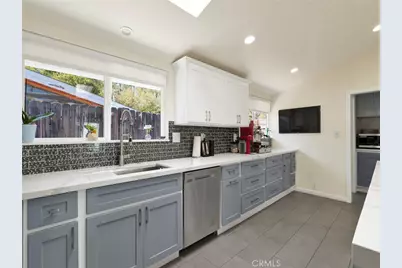 6213 Lubao, Woodland Hills, CA 91367 - Photo 11