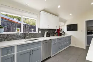 6213 Lubao, Woodland Hills, CA 91367 - Photo 11