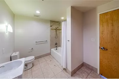 1111 S Grand Avenue #518, Los Angeles, CA 90015 - Photo 33