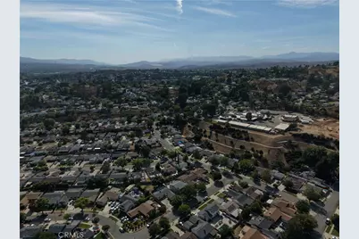 27340 Arriola Avenue, Saugus, CA 91350 - Photo 37