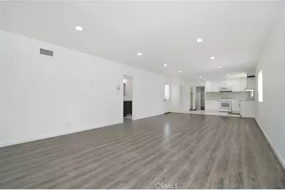 22602 Victory Boulevard, Woodland Hills, CA 91367 - Photo 9