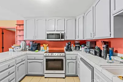9121 Grove Avenue, California City, CA 93505 - Photo 19