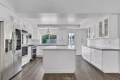 22388 Algunas Road, Woodland Hills, CA 91364 - Photo 13