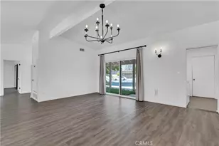 22388 Algunas Rd, Woodland Hills, CA 91364 - Photo 11