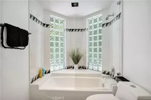 19246 Rosita St, Tarzana, CA 91356 - Photo 19