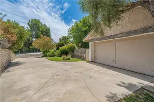 25557 Alesna, Valencia, CA 91355 - Photo 3