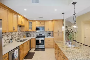 24440 Victory, Woodland Hills, CA 91367 - Photo 9