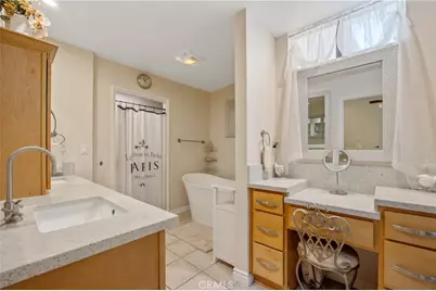 24440 Victory #15, Woodland Hills, CA 91367 - Photo 17