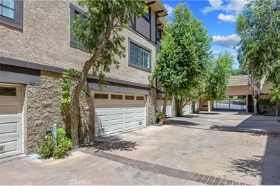 24440 Victory #15, Woodland Hills, CA 91367 - Photo 29