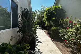 25845 Espinoza Dr, Valencia, CA 91355 - Photo 35