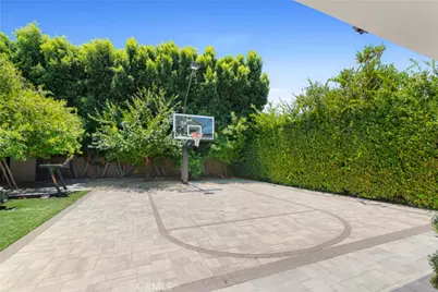 18016 Raymer Street, Northridge, CA 91325 - Photo 27