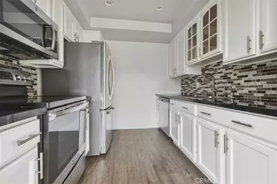 12830 Burbank #305, Valley Village, CA 91607 - Photo 11