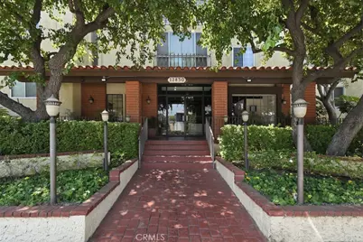12830 Burbank #305, Valley Village, CA 91607 - Photo 31