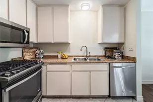 10740 Woodley, Los Angeles, CA 91344 - Photo 9