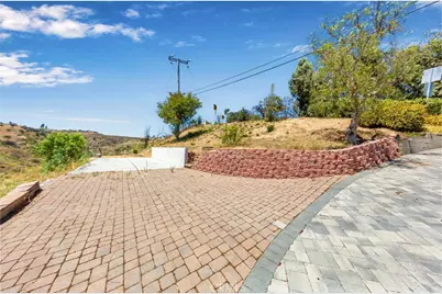 375 W Highland, Camarillo, CA 93010 - Photo 11