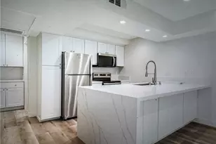 750 N Kings, Los Angeles, CA 90069 - Photo 3