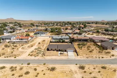 21640 Garibaldi Ct, California City, CA 93505 - Photo 25