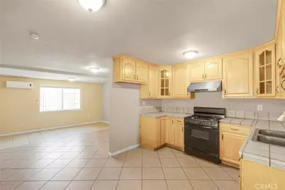 8012 Hesperia, Reseda, CA 91335 - Photo 25