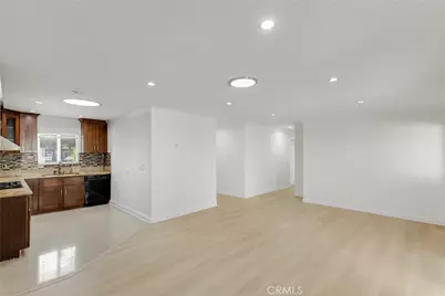 8012 Hesperia, Reseda, CA 91335 - Photo 7