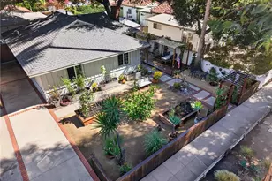 21209 Dumetz Rd, Woodland Hills, CA 91364 - Photo 11