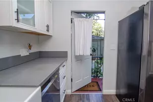 21209 Dumetz Rd, Woodland Hills, CA 91364 - Photo 25