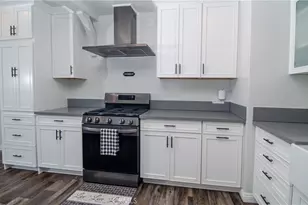 21209 Dumetz Rd, Woodland Hills, CA 91364 - Photo 13