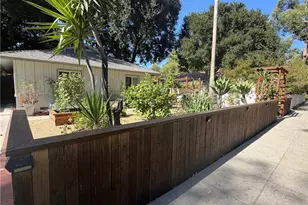 21209 Dumetz Rd, Woodland Hills, CA 91364 - Photo 3