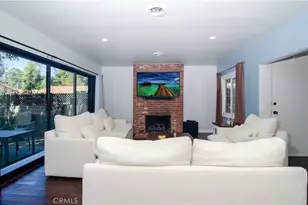 21209 Dumetz Rd, Woodland Hills, CA 91364 - Photo 23