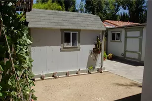 21209 Dumetz Rd, Woodland Hills, CA 91364 - Photo 27