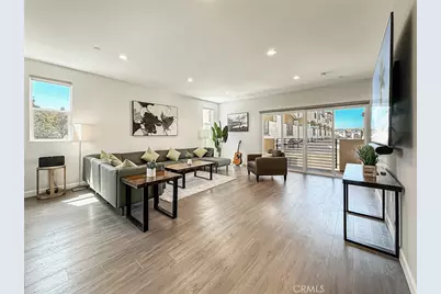 946 Warwick, Thousand Oaks, CA 91360 - Photo 1