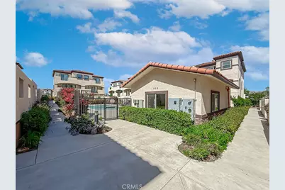 946 Warwick, Thousand Oaks, CA 91360 - Photo 57