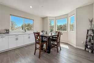 946 Warwick, Thousand Oaks, CA 91360 - Photo 17