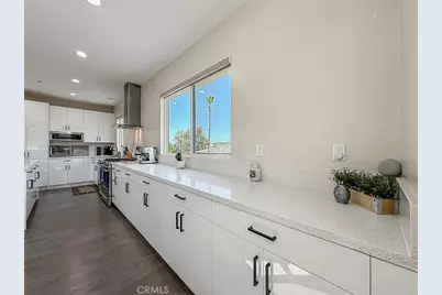 946 Warwick, Thousand Oaks, CA 91360 - Photo 17