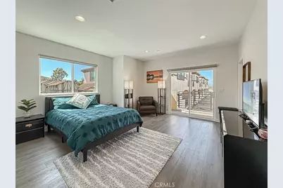 946 Warwick, Thousand Oaks, CA 91360 - Photo 39