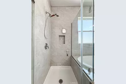 946 Warwick, Thousand Oaks, CA 91360 - Photo 47
