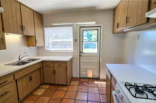 17634 Bromley St, Encino, CA 91316 - Photo 3