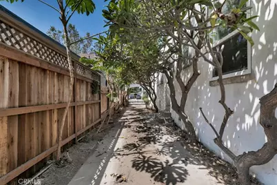 2320 Greenfield Avenue, Los Angeles, CA 90064 - Photo 29