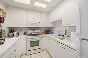 4477 Woodman, Los Angeles, CA 91423 - Photo 15