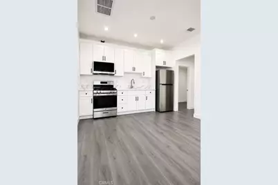 7918 Hazeltine Avenue, Panorama City, CA 91402 - Photo 11