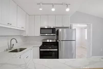 19208 Avenue Of The Oaks #G, Newhall, CA 91321 - Photo 3