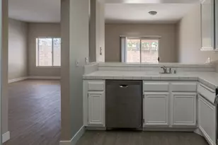 28102 Bobwhite Cir, Saugus, CA 91350 - Photo 7
