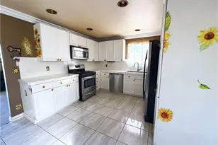 302 E Ave R 11, Palmdale, CA 93550 - Photo 13