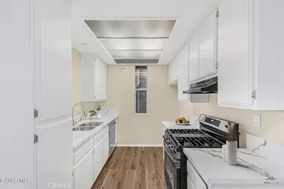 2805 W Avenue K12 Apt#143, Lancaster, CA 93536 - Photo 5