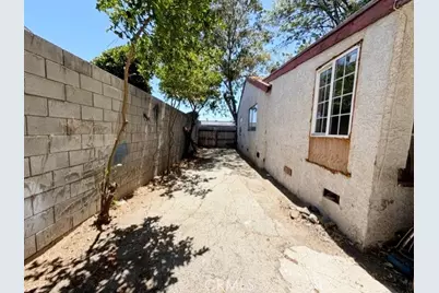 15741 Wyandotte Street, Van Nuys, CA 91406 - Photo 17