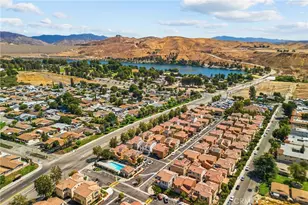 31774 Calle del Cielo, Castaic, CA 91384 - Photo 3