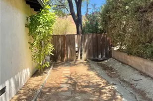 22465 Los Rogues, Saugus, CA 91350 - Photo 15
