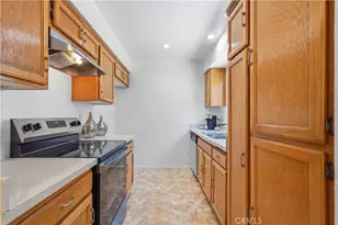 7651 Reseda, Los Angeles, CA 91335 - Photo 9